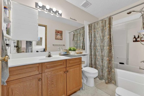 112 Hidden Ranch Crescent Nw, Calgary, AB - Indoor Photo Showing Bathroom