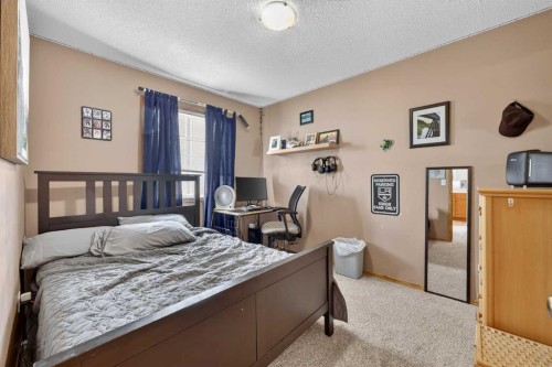 112 Hidden Ranch Crescent Nw, Calgary, AB - Indoor Photo Showing Bedroom