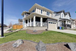 28 Carringwood Close NWCalgary, AB T3P 2A9
