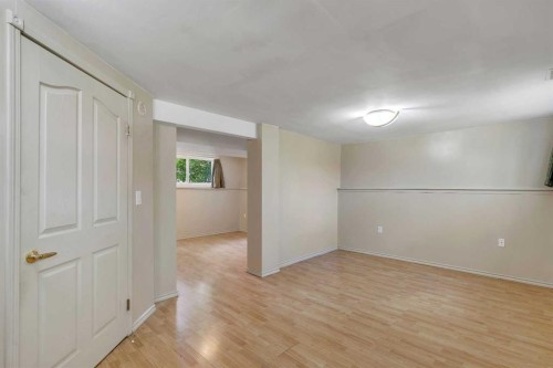 8432 Elbow Drive Sw, Calgary, AB - Indoor Photo Showing Other Room