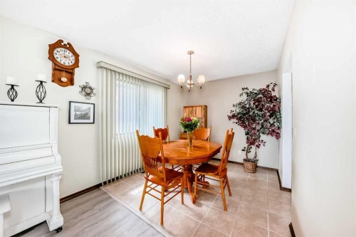 5539 Dalhart Road Nw, Calgary, AB - Indoor Photo Showing Dining Room