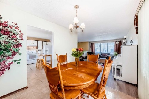 5539 Dalhart Road Nw, Calgary, AB - Indoor Photo Showing Dining Room