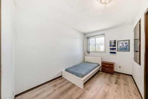5539 Dalhart Road Nw, Calgary, AB - Indoor Photo Showing Bedroom