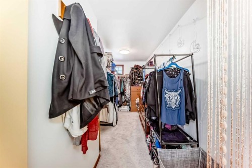 5539 Dalhart Road Nw, Calgary, AB - Indoor With Storage