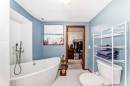 5539 Dalhart Road Nw, Calgary, AB  - Indoor Photo Showing Bathroom 