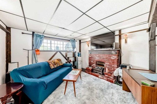 5539 Dalhart Road Nw, Calgary, AB - Indoor With Fireplace