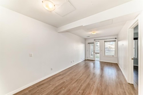 124 Royal Manor Nw, Calgary, AB - Indoor Photo Showing Other Room