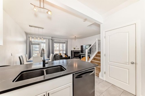124 Royal Manor Nw, Calgary, AB - Indoor Photo Showing Kitchen With Double Sink