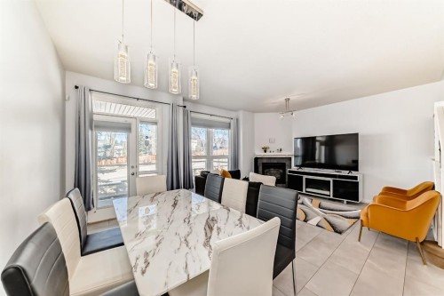 124 Royal Manor Nw, Calgary, AB - Indoor Photo Showing Dining Room