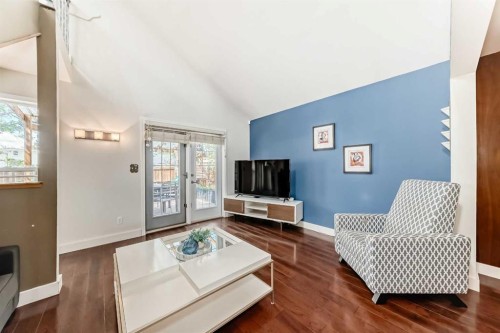 43 Westview Drive Sw, Calgary, AB - Indoor Photo Showing Living Room