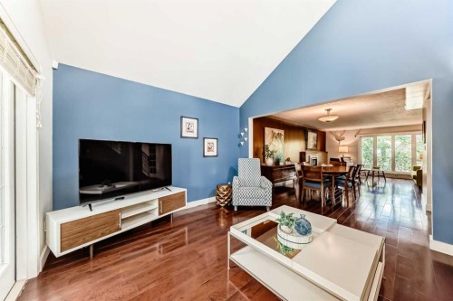 43 Westview Drive Sw, Calgary, AB - Indoor Photo Showing Living Room
