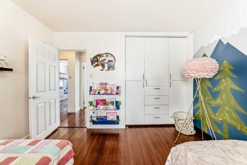 43 Westview Drive Sw, Calgary, AB - Indoor Photo Showing Bedroom