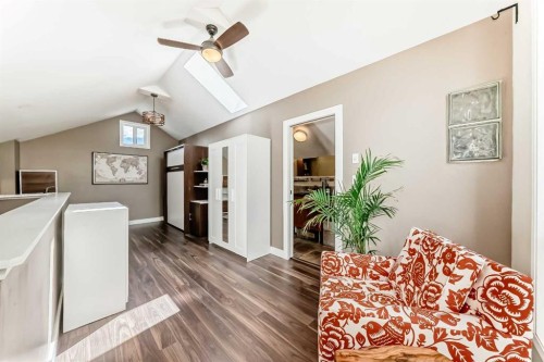 43 Westview Drive Sw, Calgary, AB - Indoor Photo Showing Other Room