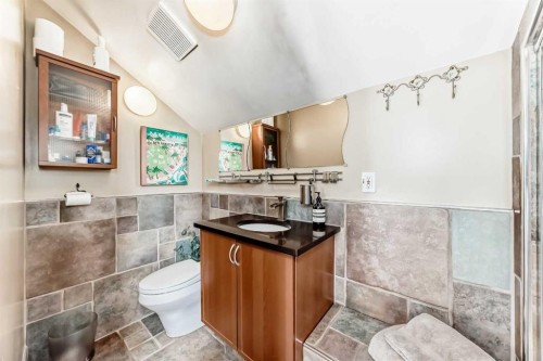43 Westview Drive Sw, Calgary, AB - Indoor Photo Showing Bathroom