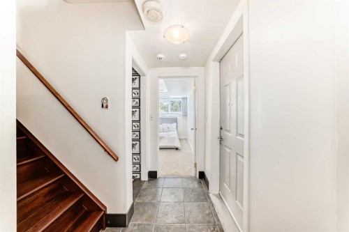 43 Westview Drive Sw, Calgary, AB - Indoor Photo Showing Other Room