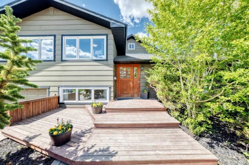 43 Westview Drive Sw, Calgary, AB - Outdoor With Deck Patio Veranda