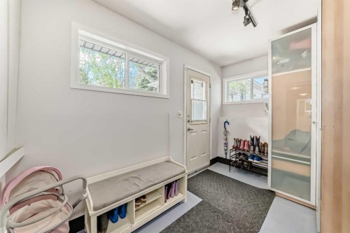 43 Westview Drive Sw, Calgary, AB - Indoor Photo Showing Other Room