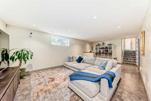 43 Westview Drive Sw, Calgary, AB - Indoor Photo Showing Living Room