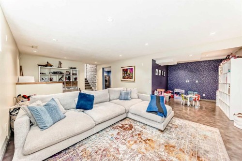 43 Westview Drive Sw, Calgary, AB - Indoor Photo Showing Living Room