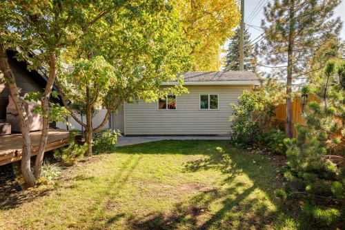 43 Westview Drive Sw, Calgary, AB - Outdoor