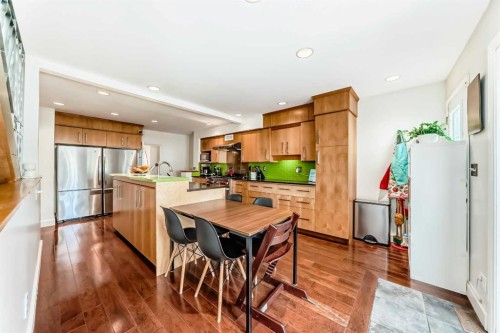 43 Westview Drive Sw, Calgary, AB - Indoor Photo Showing Kitchen