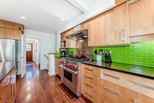 43 Westview Drive Sw, Calgary, AB - Indoor Photo Showing Kitchen