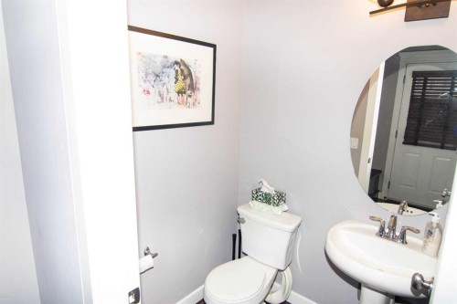 209 Evansdale Landing Nw, Calgary, AB - Indoor Photo Showing Bathroom