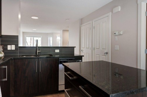 95 Aspen Hills Drive Sw, Calgary, AB - Indoor Photo Showing Kitchen