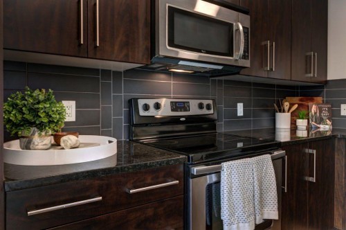 95 Aspen Hills Drive Sw, Calgary, AB - Indoor Photo Showing Kitchen