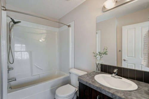 95 Aspen Hills Drive Sw, Calgary, AB - Indoor Photo Showing Bathroom
