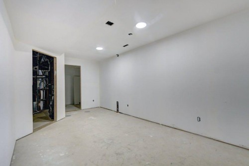 95 Aspen Hills Drive Sw, Calgary, AB - Indoor Photo Showing Other Room