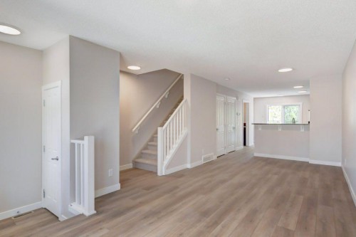 95 Aspen Hills Drive Sw, Calgary, AB - Indoor Photo Showing Other Room