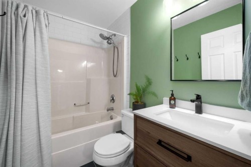 86 Everwillow Circle Sw, Calgary, AB - Indoor Photo Showing Bathroom