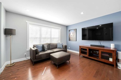 86 Everwillow Circle Sw, Calgary, AB - Indoor Photo Showing Living Room