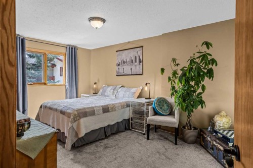 12-9 Blackrock Crescent West, Canmore, AB - Indoor Photo Showing Bedroom