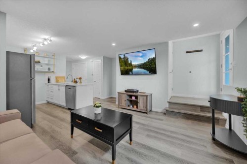 216-474 Seton Circle Se, Calgary, AB - Indoor Photo Showing Living Room