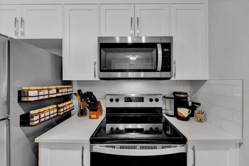 216-474 Seton Circle Se, Calgary, AB - Indoor Photo Showing Kitchen