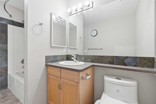 78 Everglen Way Sw, Calgary, AB - Indoor Photo Showing Bathroom