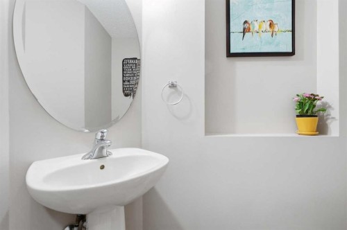 78 Everglen Way Sw, Calgary, AB - Indoor Photo Showing Bathroom
