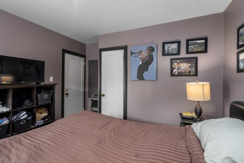3035 4 Street Sw, Calgary, AB - Indoor Photo Showing Bedroom