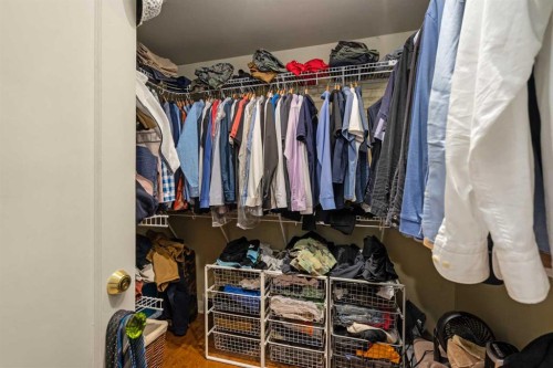 3035 4 Street Sw, Calgary, AB - Indoor With Storage