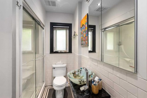 3035 4 Street Sw, Calgary, AB - Indoor Photo Showing Bathroom