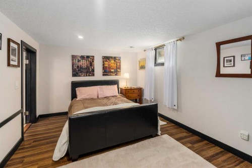 3035 4 Street Sw, Calgary, AB - Indoor Photo Showing Bedroom