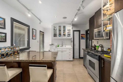 3035 4 Street Sw, Calgary, AB - Indoor Photo Showing Kitchen With Upgraded Kitchen