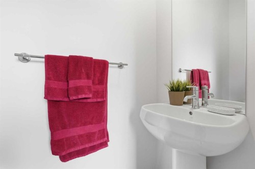 328 Bayview Street Sw, Airdrie, AB - Indoor Photo Showing Bathroom