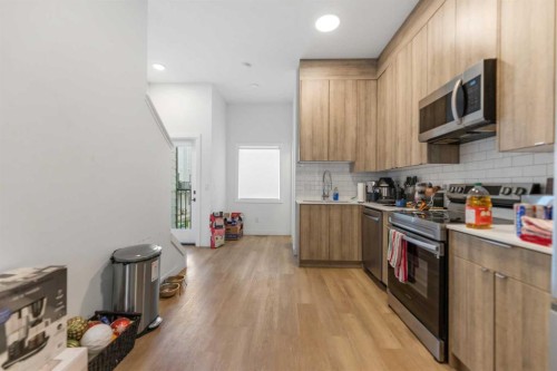 211-101 Panatella Square Nw, Calgary, AB - Indoor Photo Showing Kitchen