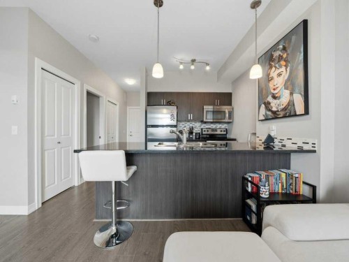 401-117 Copperpond Common Se, Calgary, AB - Indoor Photo Showing Kitchen