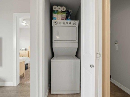 401-117 Copperpond Common Se, Calgary, AB - Indoor Photo Showing Laundry Room