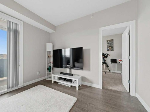 401-117 Copperpond Common Se, Calgary, AB - Indoor Photo Showing Other Room