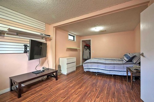 48 Deermont Way Se, Calgary, AB - Indoor Photo Showing Bedroom